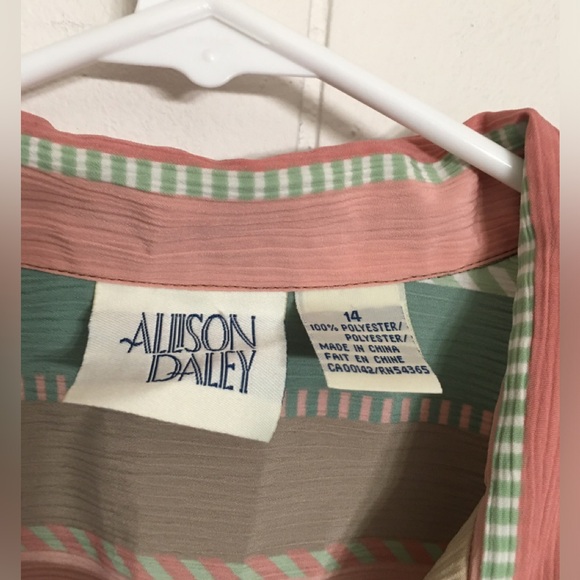 Vintage Striped Style Print Button Up Women’s Top - Picture 4 of 4